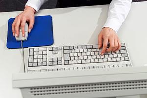 店舗に設置した端末で自動チェックインができるアプリ